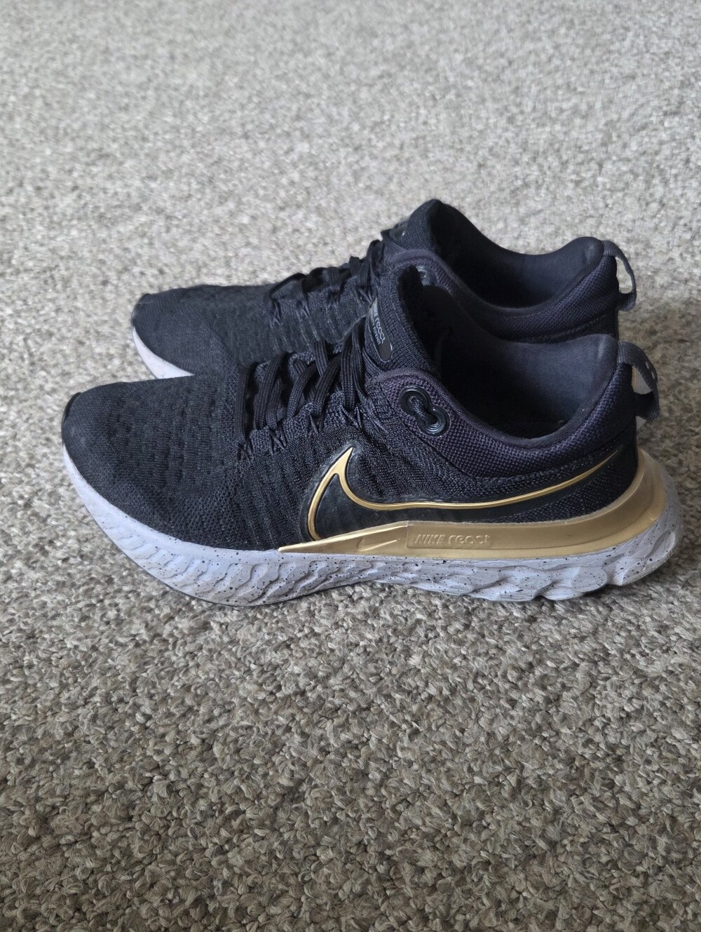 Women Nike Flyknit Infinity React 2 Running Sneakers Size 10 Black Metallic Gold